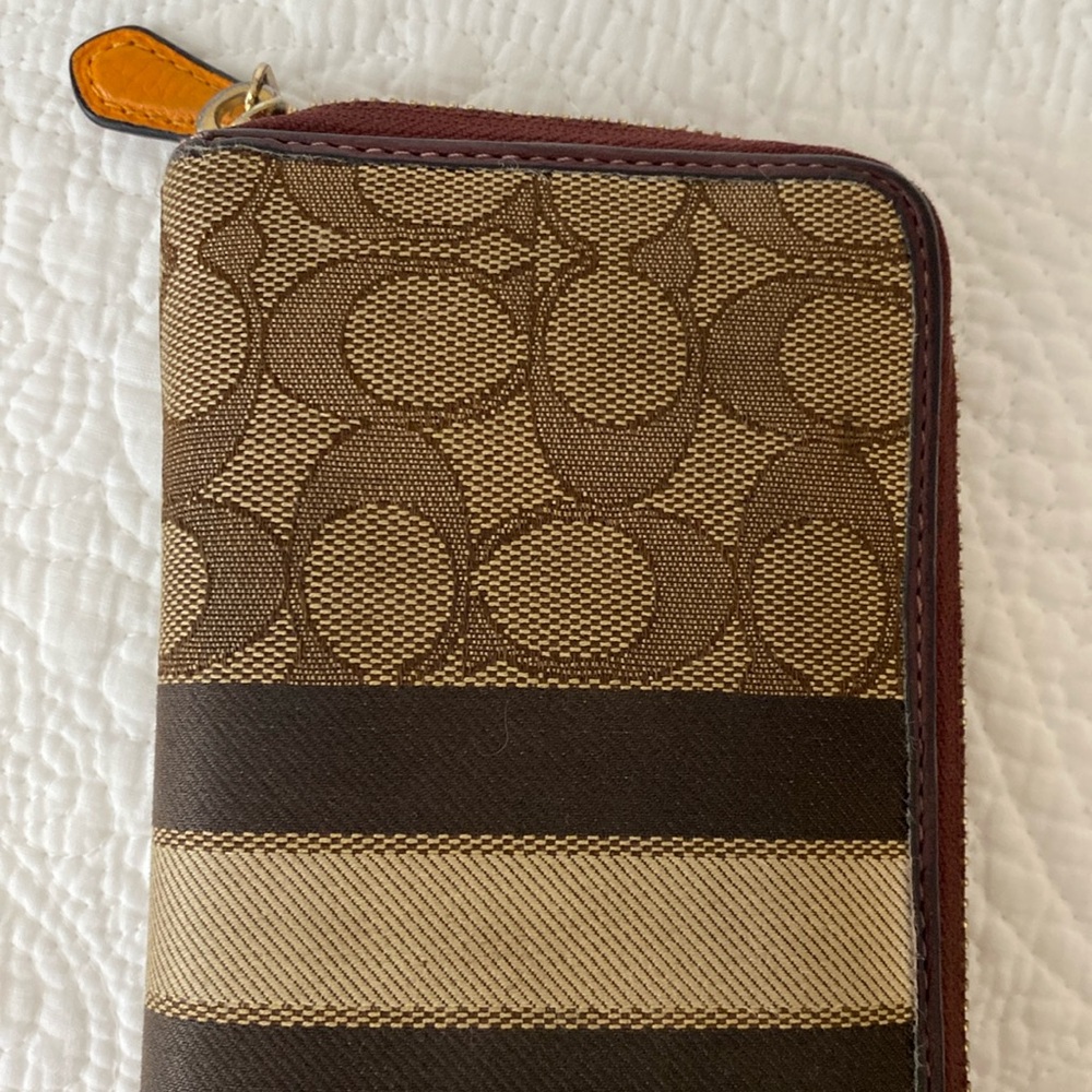 Coach Signature Jacquard With Stripe Accordion Zip Wallet — America’s Original - Picture 13 of 17